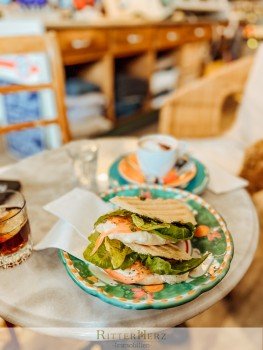 Hauptbild ***VERMIETET***! Gemütliches Cafe mit Teilküche und Außenterrasse zwischen Glockenbach und Au!