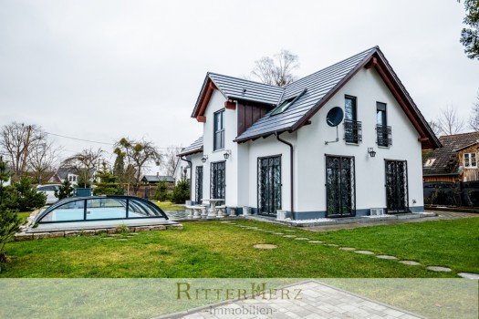 Hauptbild ***VERKAUFT*** Elegante Villa mit Pool auf Traumgrundstück in Untermenzing - Allach!